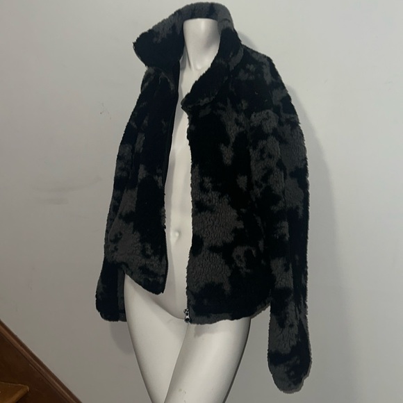 PLUSH ZIP UP - Picture 3 of 8